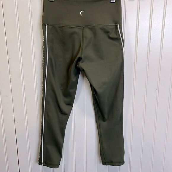 Zyia Acitve sage green cropped logo leggings - Picture 3 of 5